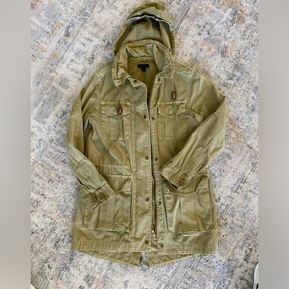 J. Crew Jackets & Blazers - Women’s green J.Crew jacket. Size extra small in good condition.‌‌‌‌‌‌